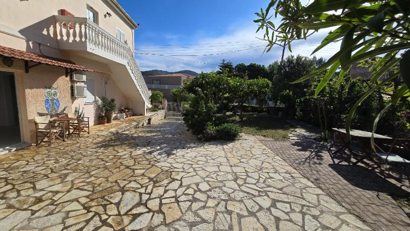 Double Room with Garden View image 3