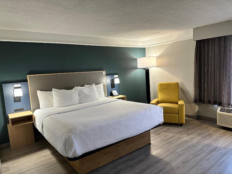 Deluxe King Room - Non-Smoking image 3