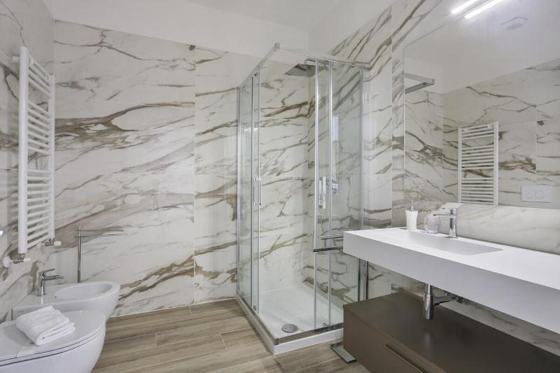 Modern Comfort in Florence - image 10