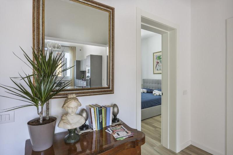 Modern Comfort in Florence - image 6