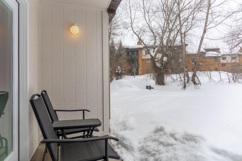 Two-Bedroom Suite - Newly Renovated image 4