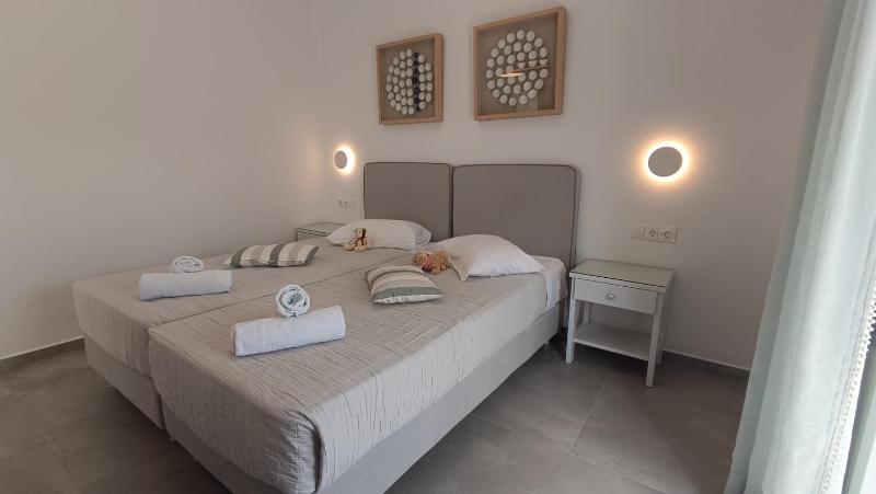 Deluxe Twin Room image 1