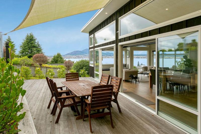 Stylish 3BR Lakeview Home in Acacia Bay - image 7