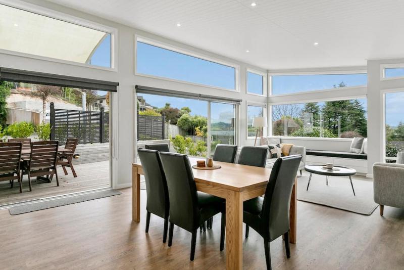 Stylish 3BR Lakeview Home in Acacia Bay - image 11