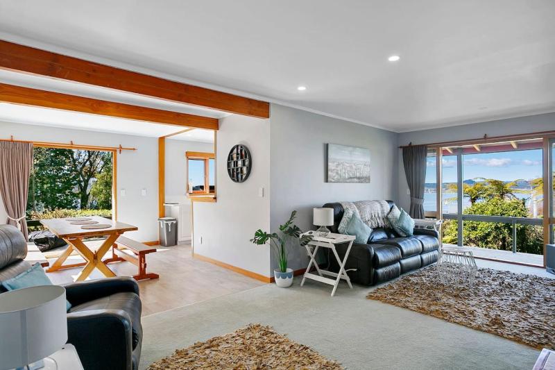 Acacia Bay Retreat - Charming 3BR Retreat With Fireplace and Views - image 31