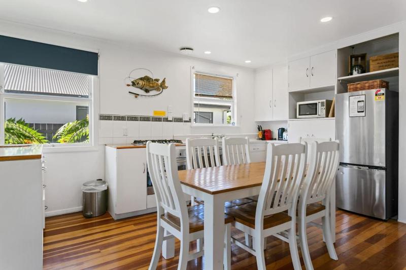 Serene Retreat With BBQ Deck Near Lake - image 32