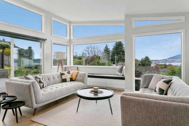 Stylish 3BR Lakeview Home in Acacia Bay - image 23