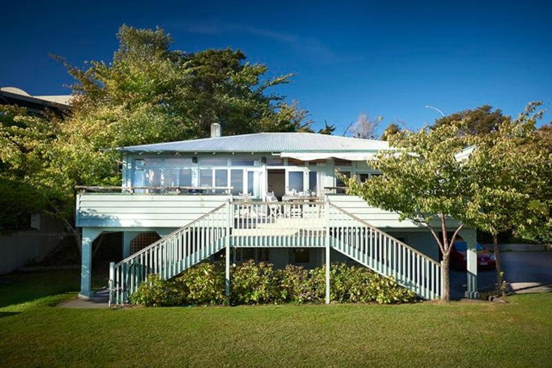 Greenwood Lodge- Lakefront With Mooring and Lawn - image 47