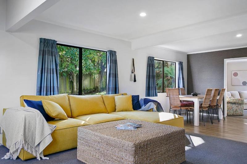 Shepherds Retreat - Cozy Group Stay With Air Con and Outdoor Dining - image 15