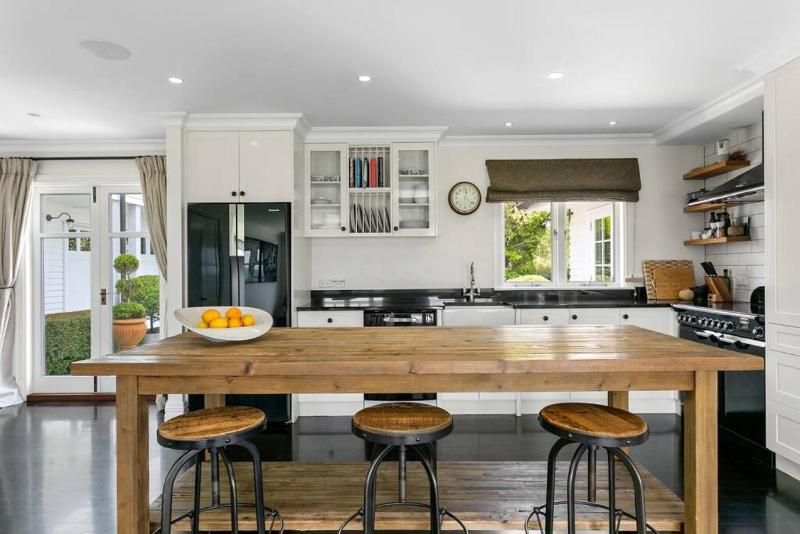 Norfolk House Luxury Villa With Spa and Lake Views - image 42