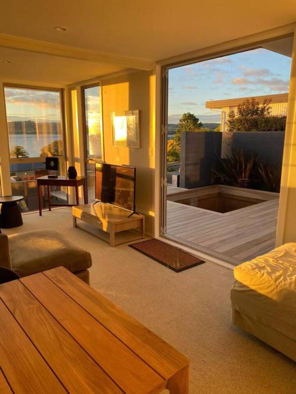 Lakeview Retreat With Private Geothermal Pool - image 9