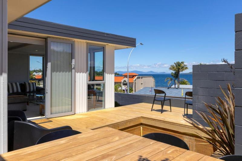 Lakeview Retreat With Private Geothermal Pool - image 19