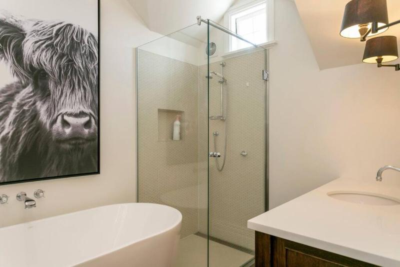 Norfolk House Luxury Villa With Spa and Lake Views - image 25