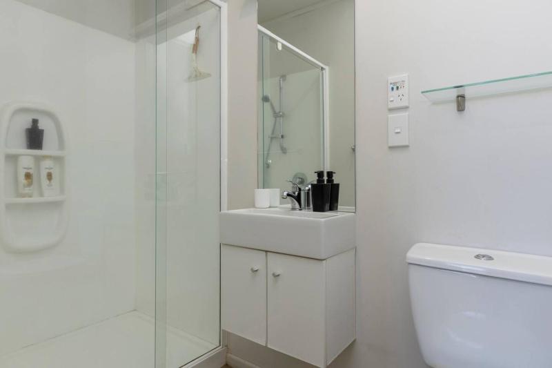 Lakeview Retreat With Private Geothermal Pool - image 16
