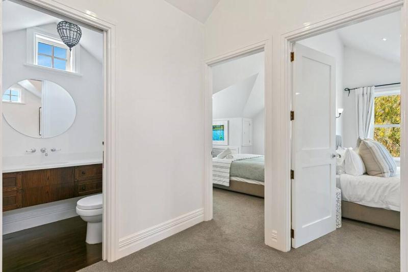 Norfolk House Luxury Villa With Spa and Lake Views - image 28