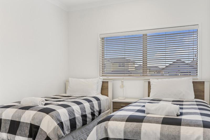 Villa at the Lake - Elegant 3BR Retreat Steps from Lake Taupō - image 30