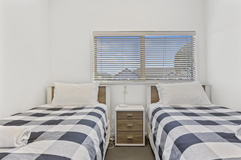 Villa at the Lake - Elegant 3BR Retreat Steps from Lake Taupō - image 28