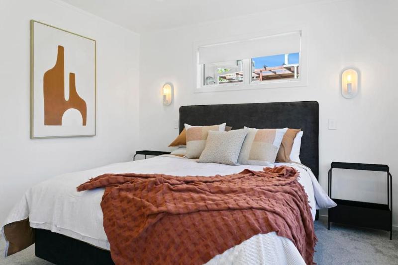Central Stylish Taupo Retreat With BBQ and Private Garden - image 28