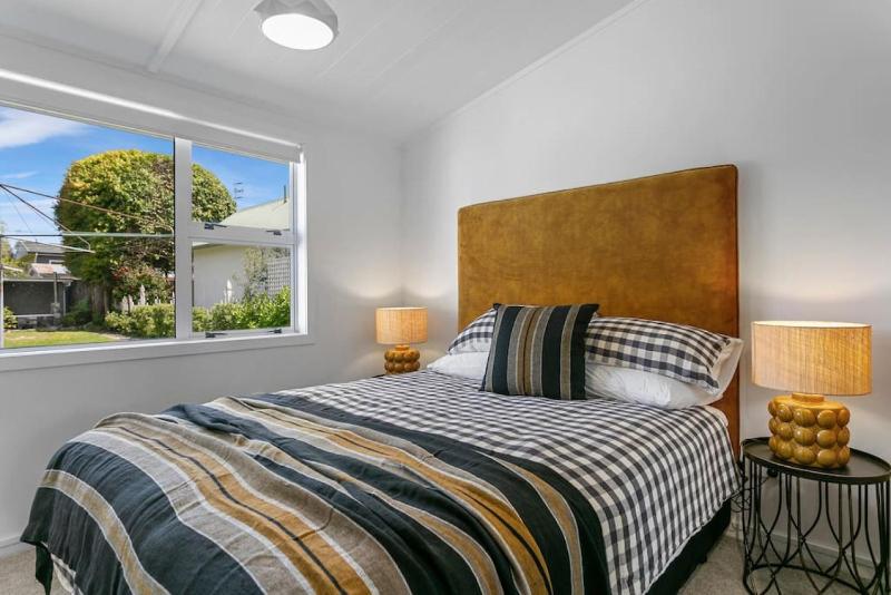 Central Stylish Taupo Retreat With BBQ and Private Garden - image 21