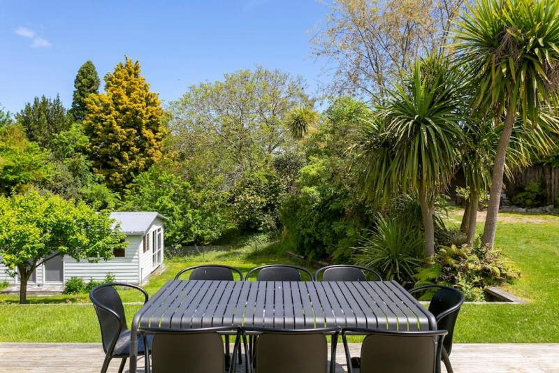 Central Stylish Taupo Retreat With BBQ and Private Garden - image 27