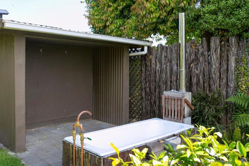 Central Stylish Taupo Retreat With BBQ and Private Garden - image 36