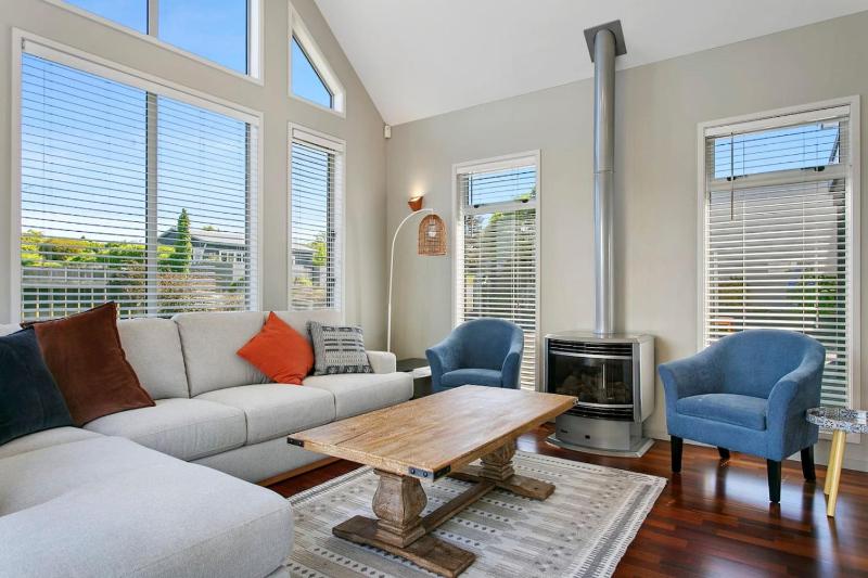 Huia Heights Modern 4BR Home With Park Views - image 21