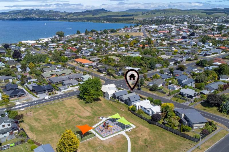 Huia Heights Modern 4BR Home With Park Views - image 31