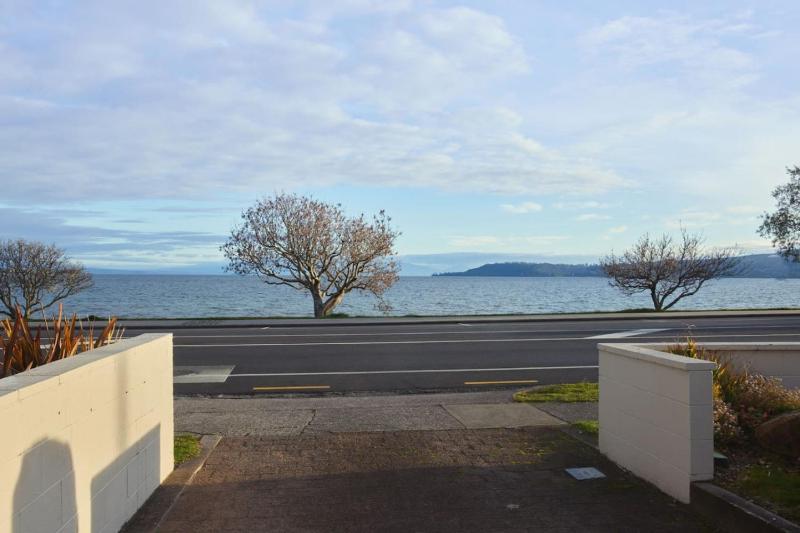 Lake Front Oasis - three bedroom retreat close to Lake Taupo waterfront - image 50
