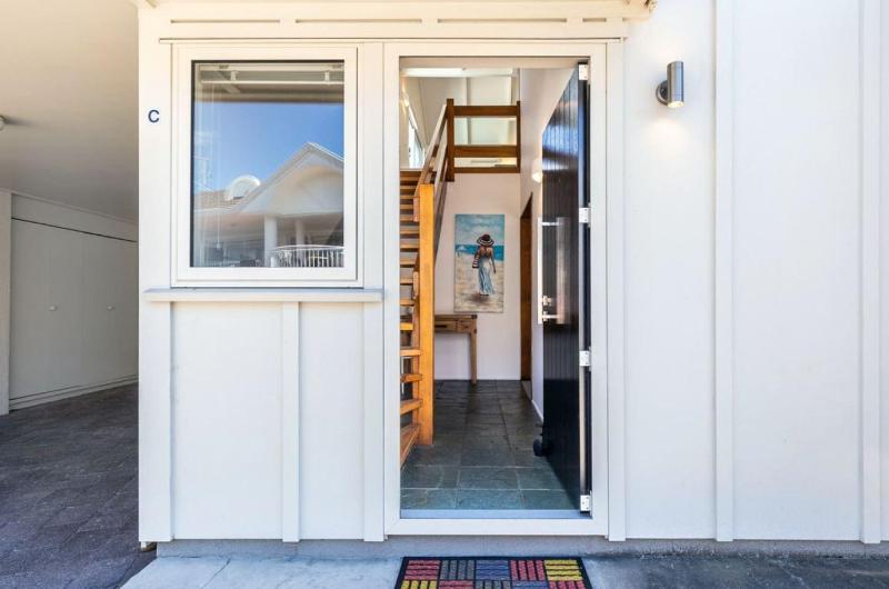 Lake Front Oasis - three bedroom retreat close to Lake Taupo waterfront - image 6
