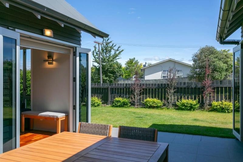 Huia Heights Modern 4BR Home With Park Views - image 37