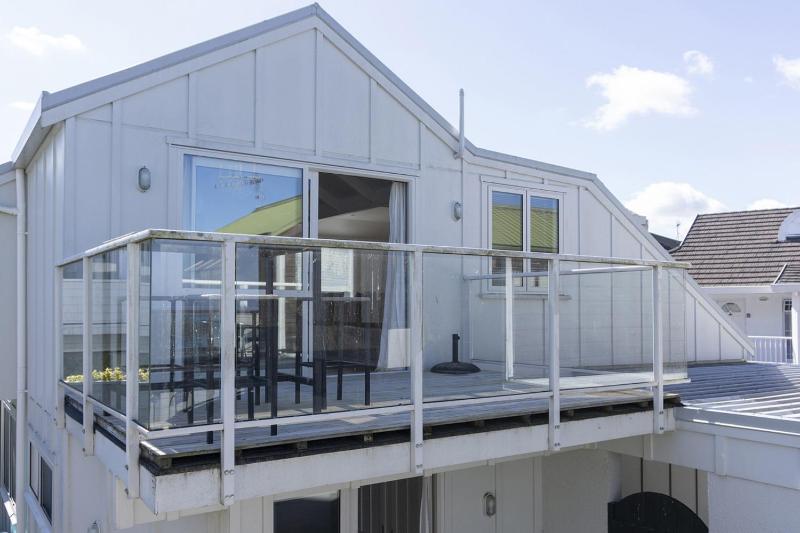 Lake Front Oasis - three bedroom retreat close to Lake Taupo waterfront - image 31