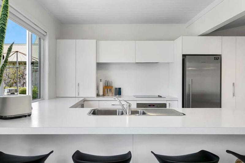 Central Stylish Taupo Retreat With BBQ and Private Garden - image 37