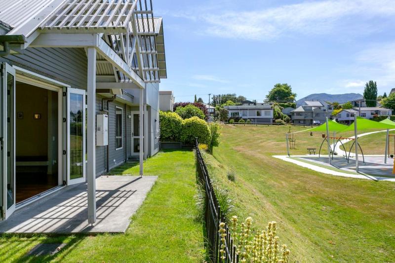 Huia Heights Modern 4BR Home With Park Views - image 23