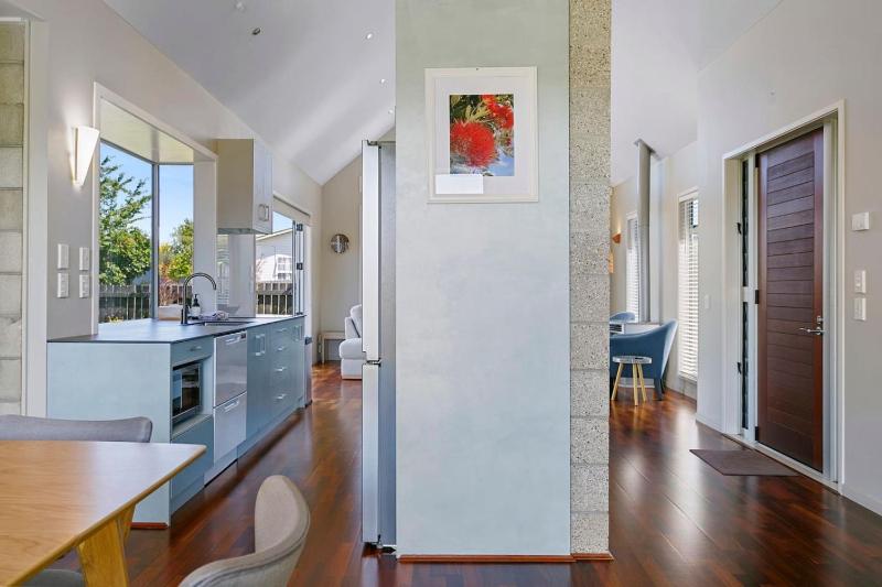 Huia Heights Modern 4BR Home With Park Views - image 9