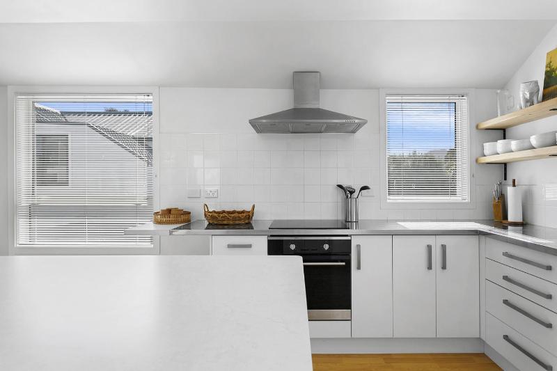 Lake Front Oasis - three bedroom retreat close to Lake Taupo waterfront - image 37