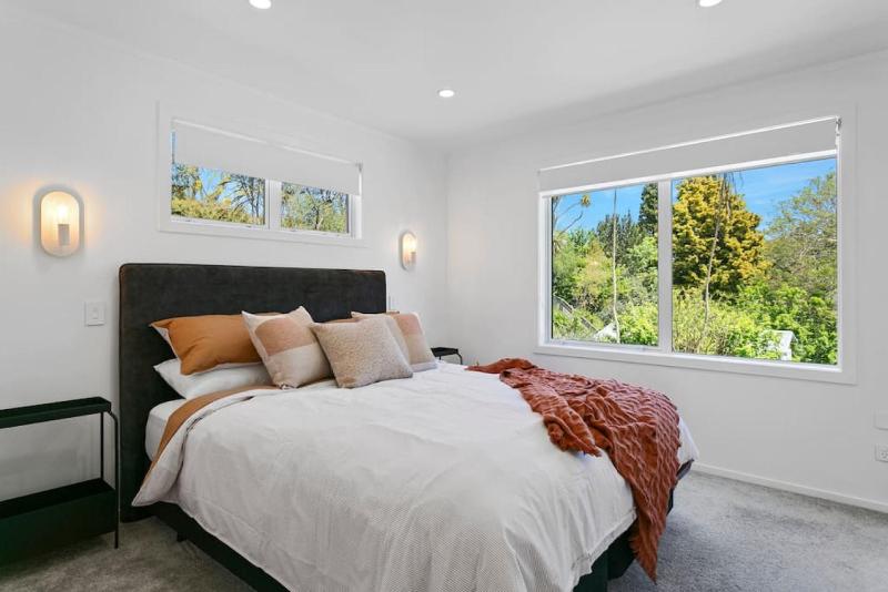 Central Stylish Taupo Retreat With BBQ and Private Garden - image 34