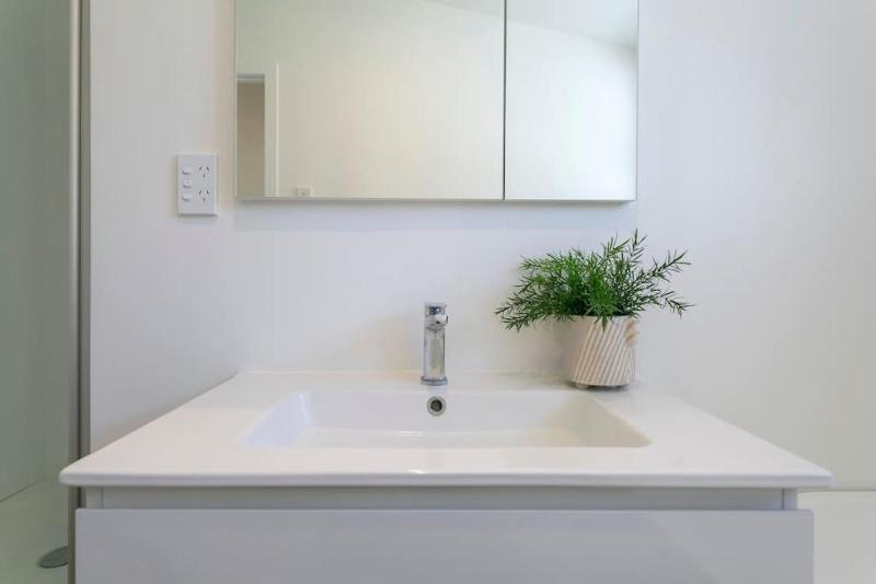 Central Stylish Taupo Retreat With BBQ and Private Garden - image 19