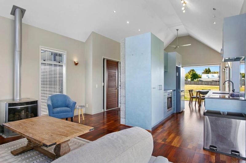 Huia Heights Modern 4BR Home With Park Views - image 35