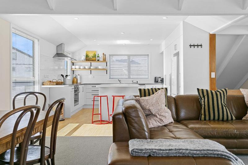 Lake Front Oasis - three bedroom retreat close to Lake Taupo waterfront - image 10