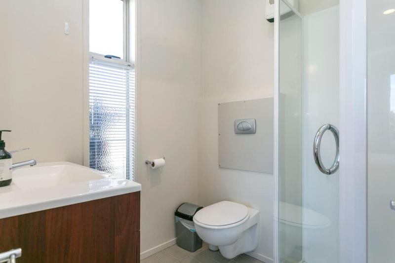 Huia Heights Modern 4BR Home With Park Views - image 38