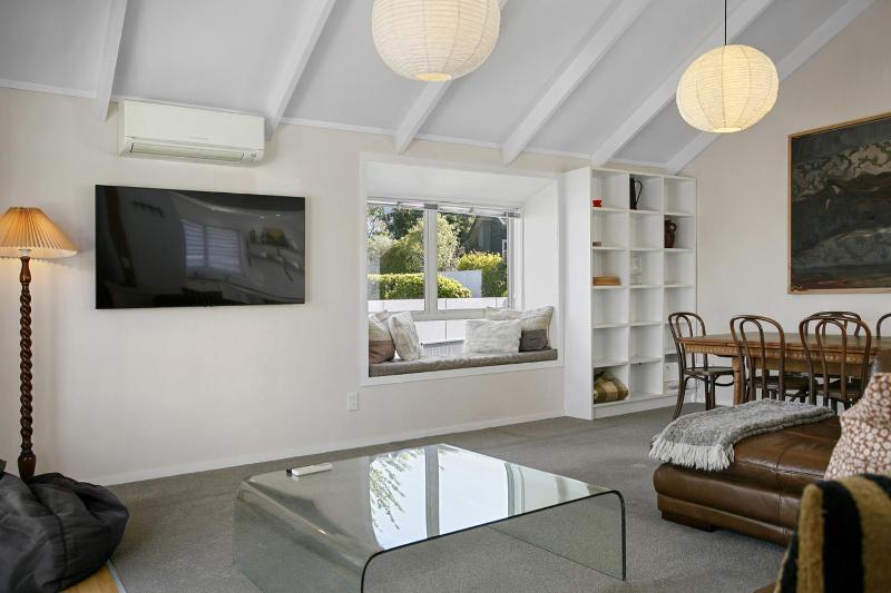 Lake Front Oasis - three bedroom retreat close to Lake Taupo waterfront - image 29