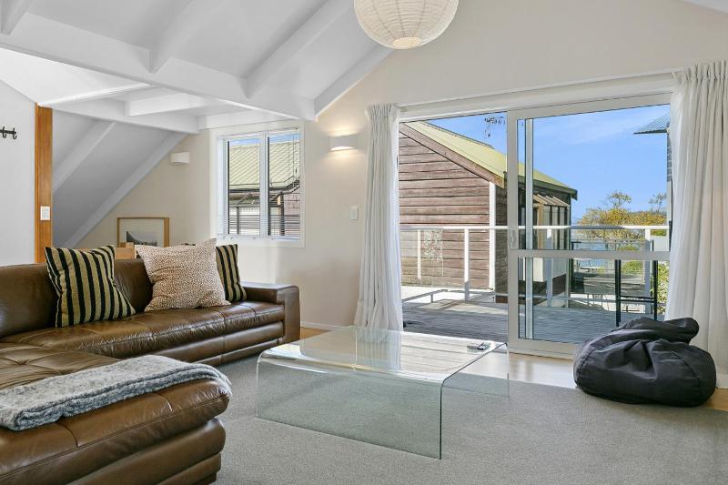 Lake Front Oasis - three bedroom retreat close to Lake Taupo waterfront - image 9