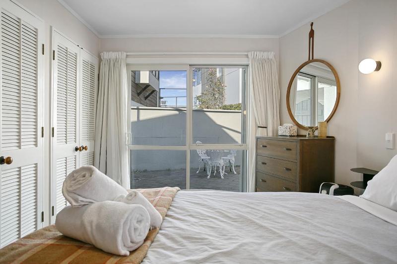 Lake Front Oasis - three bedroom retreat close to Lake Taupo waterfront - image 38