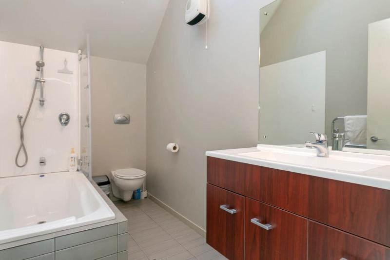Huia Heights Modern 4BR Home With Park Views - image 8