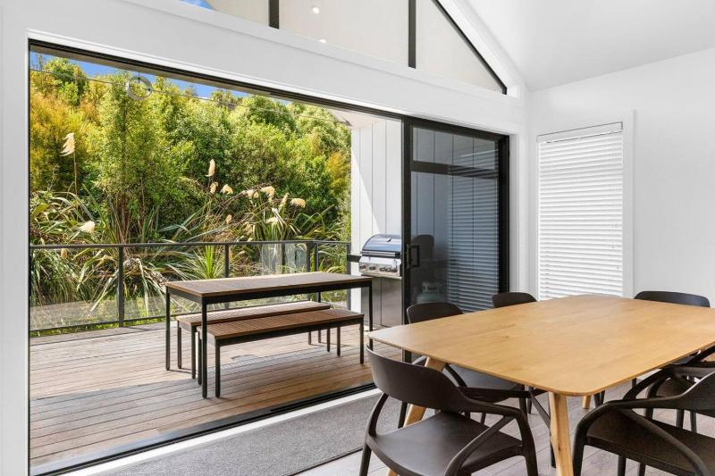 Peaceful Taupo Escape With King Suite and Comfort - image 16
