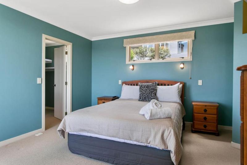Lakefront Living 3-Level Home With Spectacular Water and Mountain Views - image 18