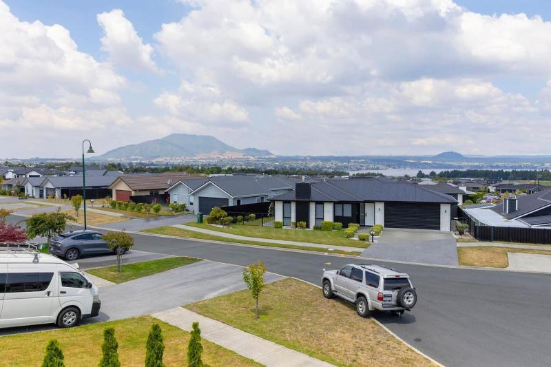 Peaceful Taupo Escape With King Suite and Comfort - image 7