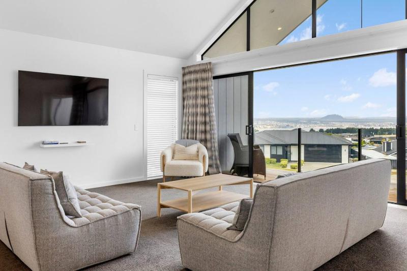 Peaceful Taupo Escape With King Suite and Comfort - image 22
