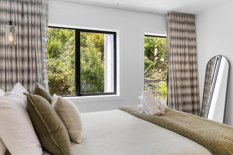 Peaceful Taupo Escape With King Suite and Comfort - image 12