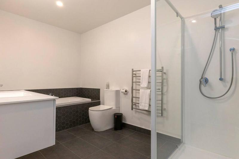 Peaceful Taupo Escape With King Suite and Comfort - image 6